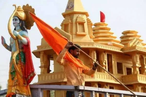 राम मंदिर केस-मुस्लिम पक्षकार के वक़ील राजीव धवन ने सुनवाई के दौरान फाड़ा राम मंदिर का नक्सा..लोगों ने कहा-'शर्म करो.'!
