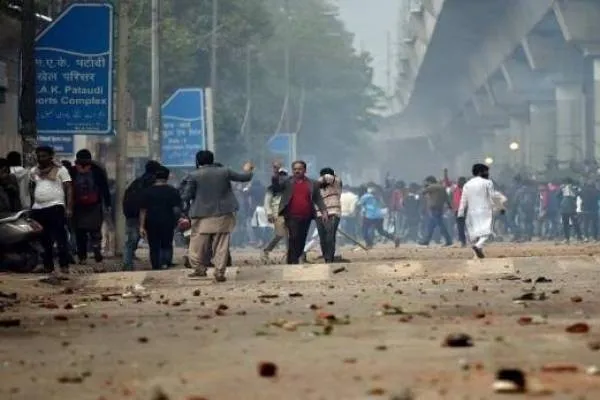 दिल्ली के हिंसक प्रदर्शन पर सख़्त हुआ सुप्रीम कोर्ट..केजरीवाल ने गृह मंत्री शाह से मिलने का समय मांगा.!