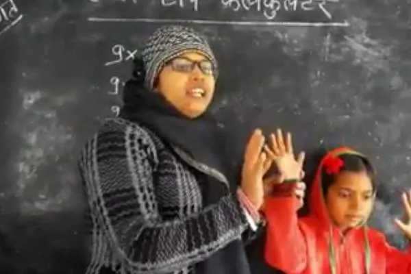 video:महिला टीचर के पढ़ाने की स्टाइल पर फ़िदा हुआ बॉलीवुड..आनन्द महिंद्रा ने भी तारीफ़ में कहीं ये बातें..!