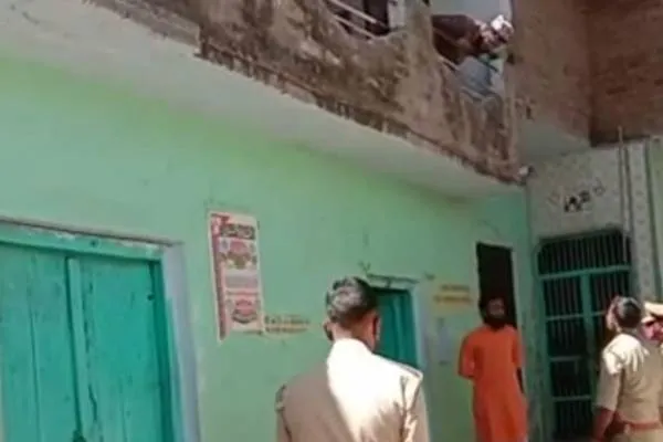 हमीरपुर:नमाज़ की सूचना पर पुलिस टीम का मस्जिद में छापा..!