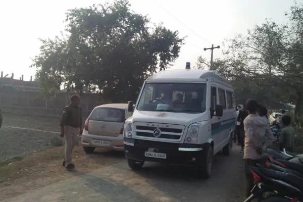 फतेहपुर:दो बहनों की मौत का मामला-पोस्टमार्टम के बाद गाँव पहुँचे दोनों बच्चियों के शव..भारी पुलिस बल की तैनाती.!