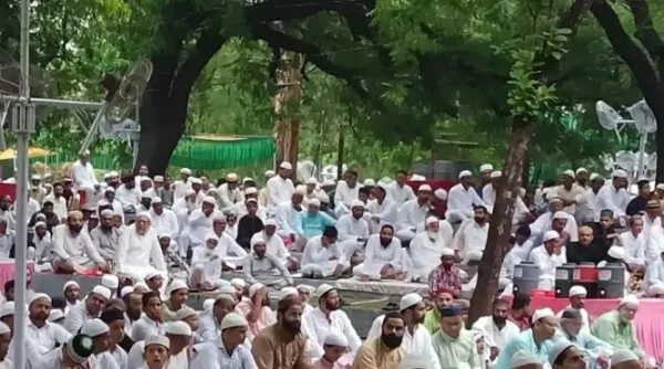 Kanpur Eid-Ul-Adha News : देश की सलामती के साथ अमन-चैन की मांगी दुआ,ईद-उल-अजहा की नमाज़ कड़ी सुरक्षा के बीच हुई सम्पन्न