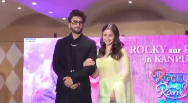 Rocky Aur Rani Movie : रॉकी और रानी की प्रेम कहानी के प्रमोशन पर कानपुर पहुंचे बॉलीवुड स्टार 'Ranveer-Alia' कनपुरिया अंदाज में दोनों ने खूब गुदगुदाया