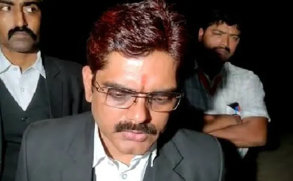 Umesh Pal Murder Case : चर्चित उमेश पाल हत्याकांड की लोकेशन शेयर के आरोप में माफिया अतीक के वकील विजय मिश्रा को लखनऊ से STF की मदद से प्रयागराज पुलिस ने किया गिरफ्तार