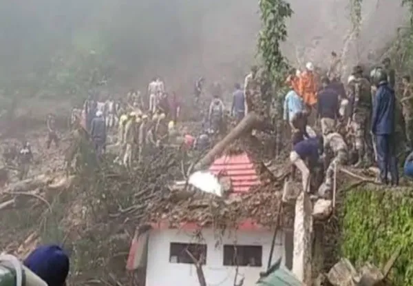 Himachal Heavy Rain : हिमाचल में कुदरत का कहर, शिमला में शिव मंदिर भूस्खलन की चपेट में ! 9 की मौत, सोलन में बादल फटने से तबाही