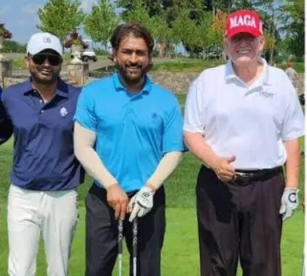 MS Dhoni In US: एम एस धोनी यूएस में मना रहे छुट्टियां, पूर्व राष्ट्रपति Donald Trump के साथ कुछ इस तरह खेला गोल्फ