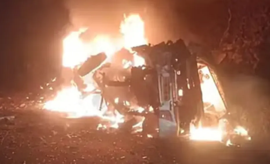 Guna Bus Fire: गुना में दर्दनाक हादसा ! डंफ़र से टकराई यात्रियों से भरी बस में लगी भीषण आग, जिंदा जले 12 यात्री