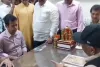 MlA Mahesh Trivedi : कानपुर नगर निगम के अधिकारियों को हड़काने लगे विधायक महेश त्रिवेदी बोले मुर्गा बनाऊंगा-उठा बैठक कराऊंगा