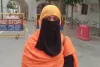 Kanpur News: मुस्लिम युवती ने ओढ़ लिया भगवा ! भड़क गए शहरकाज़ी, कहा वहीं से मांग लो मदद 