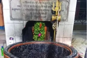 Gorakhpur Jharkhandi Mahadev Temple : जानिए इस शिव मंदिर को क्यों कहा जाता है झारखंडी महादेव,क्या है इस मंदिर का अनोखा रहस्य