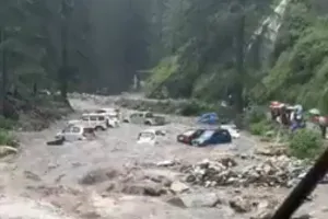Heavy Flood In Himachal : कुदरत के क़हर से हिला हिमाचल,सीएम ने राज्य में केंद्र से राष्ट्रीय आपदा घोषित करने की करी मांग