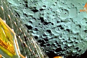 Chandrayaan-3 : चंद्रयान-3 पहुंचा चांद के काफी करीब, ISRO ने जारी की Moon की पहली दुर्लभ तस्वीरें