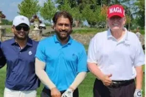 MS Dhoni In US: एम एस धोनी यूएस में मना रहे छुट्टियां, पूर्व राष्ट्रपति Donald Trump के साथ कुछ इस तरह खेला गोल्फ