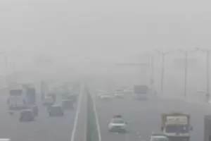 Delhi-Ncr Air Pollution: दिल्ली एनसीआर में स्मॉग ने थामी जीवन की रफ्तार ! दमघोंटू जहरीली हवा शरीर को पहुंचा रही नुकसान